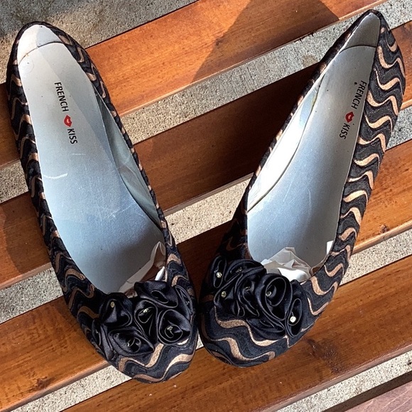 🇫🇷 French Kiss Black and Copper RUFFLE Bow Ballerina Flat Sz - Picture 2 of 15